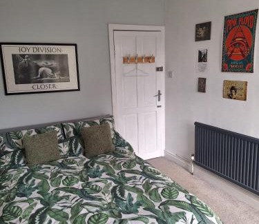 Walsden Bed & Breakfast | Todmorden Bed & Breakfast - The Toothless Mog