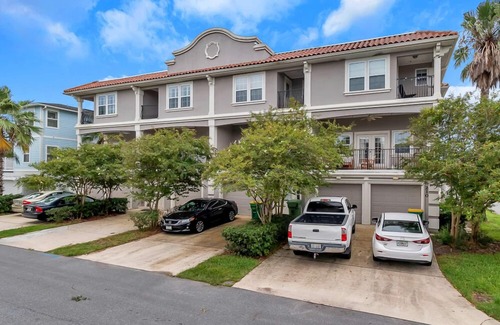 Jacksonville Beach Apartment | Toes in the Sand suite near beach w/deck & BBQ