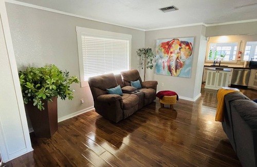 New Braunfels House | TOES UP! 6 blocks from Schlitterbahn. 5 min. from Gruene, 5 min. from DT NB.