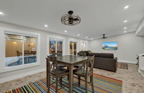 New Braunfels House | Tolle Haus: W/Pool & Firepit-Walk to Schlitterbahn, Comal Chutes & Downtown!