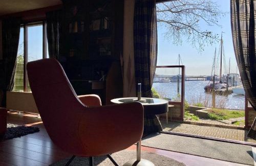 Anjum House | Tolles 2 Pers Haus König mit Hafenblick am Lauwersmeer
