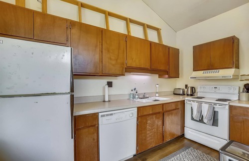 Stowe Area Condo | Tollhouse 17C: 1 br, ski-in/ski-out, community summer pool!
