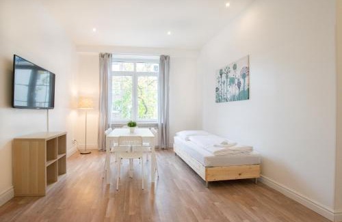 Gerresheim Apartment | Tolstov Apartments - 1 or 3 Room Apartments - 20 Min Messe DUS and Old Town DUS