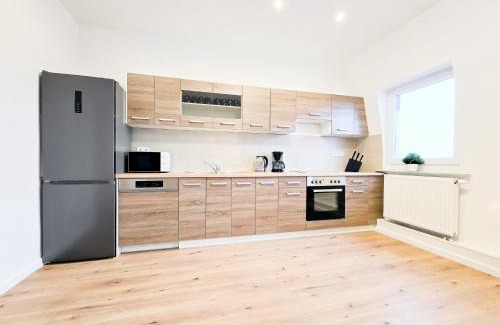 Krefeld Apartment | Tolstov Apartments - 5 Room Attic Apartment - 3 Bathrooms- Citycenter - 25 Min to Messe DUS