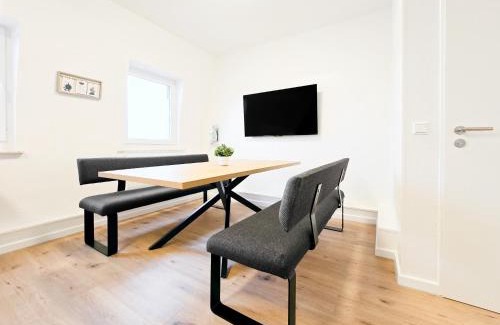 Krefeld Apartment | Tolstov Apartments - 5 Room Attic Apartment - 3 Bathrooms- Citycenter - 25 Min to Messe DUS