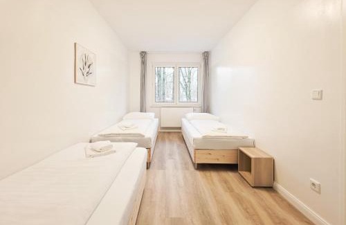 Heiligenhaus Apartment | Tolstov Apartments - Monteurwohnung - 2 Schlafzimmer - Wohnzimmer - Küche - Balkon - Waschmaschine - 25 Min zur Messe DUS