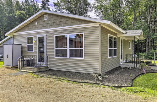 Tomahawk Cottage | Tomahawk Cottage w/Fire Pit & Lake Access!