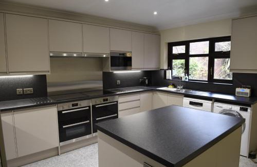 Ipswich House | Toothbrush Rooms at Lattice Lodge - Guest Kitchen & EV Recharging