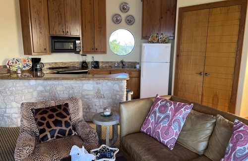 Comanche Canyon Ranch Apartment | Top apartment #3 of the Castle ~ Sunsets & views high above Lake Travis!