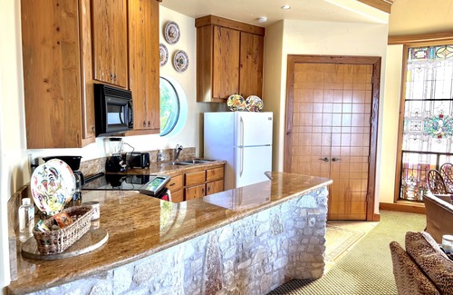 Comanche Canyon Ranch Apartment | Top apartment #3 of the Castle ~ Sunsets & views high above Lake Travis!