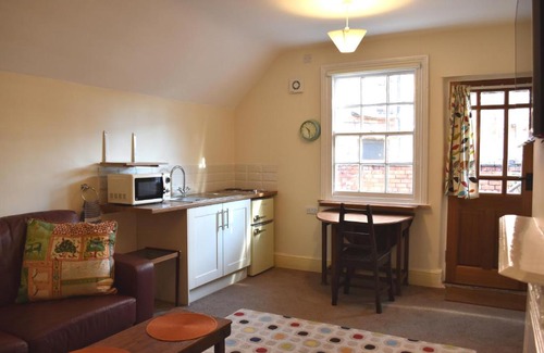 Lincoln Apartment | Top Flat