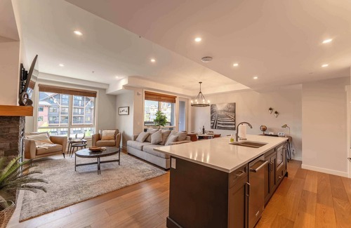 Canmore Apartment | Top floor 2 level w hot tub - Modern Mountain Oasis