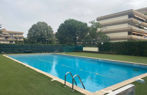Estanove Apartment | top floor apartment with private park