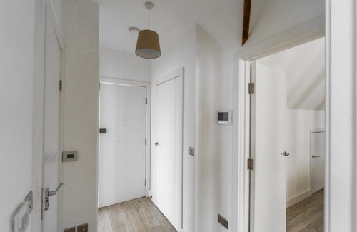 Royal Borough of Kensington and Chelsea Apartment | Top Floor apartment High Street Kensington