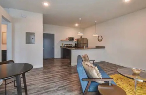 Clarksville Apartment | Top Floor Apartment Downtown