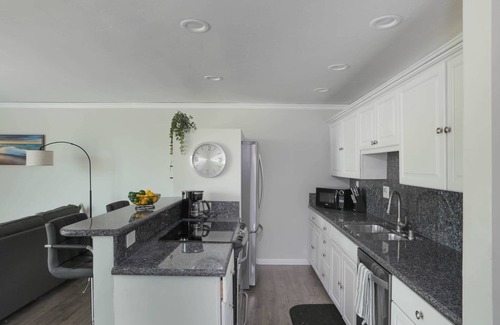Point Loma Heights Condo | Top Floor, Balcony, W/D, Sea World, Amenities