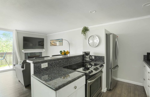 Point Loma Heights Condo | Top Floor, Balcony, W/D, Sea World, Amenities