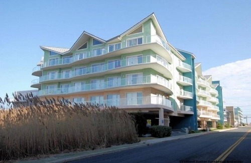 Midtown Ocean City Condo | Top Floor, Bayfront, 3 BR, 3 BA Unit, Beautiful Sunsets