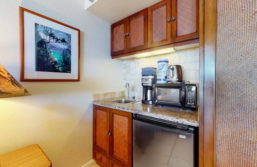Wailua Condo | Top-floor beach condo with sweeping oceanfront views - steps to pool & hot tub