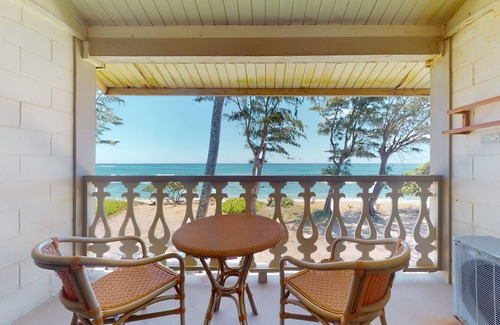 Wailua Condo | Top-floor beach condo with sweeping oceanfront views - steps to pool & hot tub