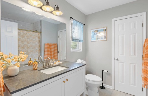 Wilmington House | Top Floor Condo in Heart of Downtown!