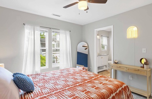 Wilmington House | Top Floor Condo in Heart of Downtown!