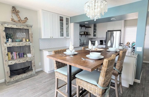 Isla del Sol Condo | Top Floor Condo with Stunning Bay Views Near St. Pete Beach & Fort DeSoto