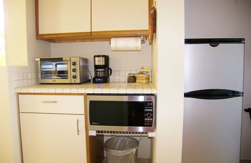 Wailea Condo | TOP FLOOR CORNER PRIVATE STUDIO, LOCALLY OWNED AND MANAGED, WALK TO BEACH