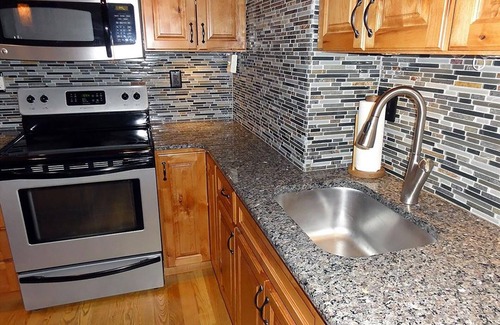 Wildernest Condo | Top Floor Getaway with Mountain Views