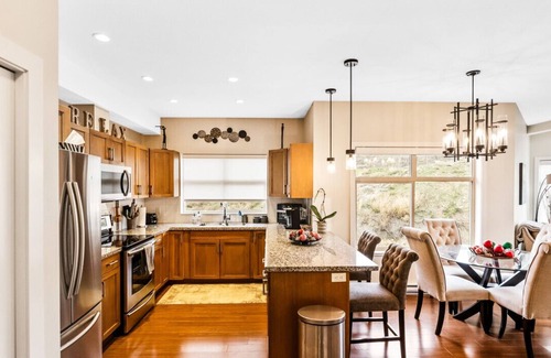 Central Okanagan Condo | Top Floor Lakeview Condo at Copper Sky #509