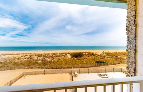 North Ocean City Condo | Top-floor, oceanfront condo w/gorgeous view, balcony, beach access, & WiFi