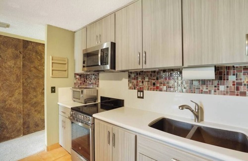 Point Loma Heights Condo | Top Floor | Resort Amenities | Rain Shower