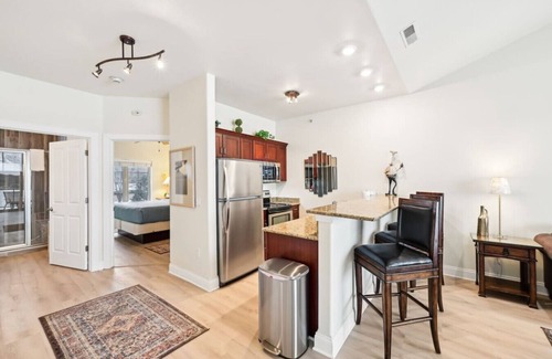 Lake Delton Condo | Top Floor Retreat at Delton Grand