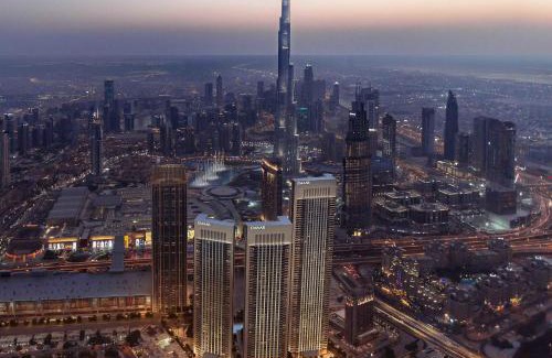 Za'abeel 2 Apartment | Top Floor Urban Oasis Steps from Dubai Mall - 1BR Apartment in Downtown Views ll, Tower 1