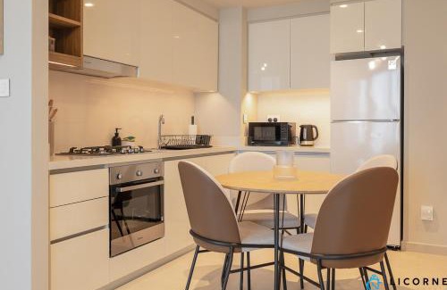 Za'abeel 2 Apartment | Top Floor Urban Oasis Steps from Dubai Mall - 1BR Apartment in Downtown Views ll, Tower 1
