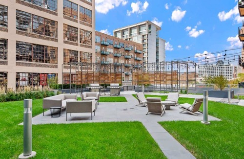 West Loop Gate Apartment | Top Floor Views + Central Comfort