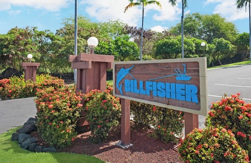 Historic Kailua Village Condo | Top level 1-bedroom condo with free WiFi and AC. South edge of Kailua-Kona town