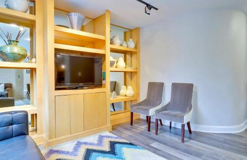 Ballston Apartment | Top Location in Ballston - Pool & Gym Access
