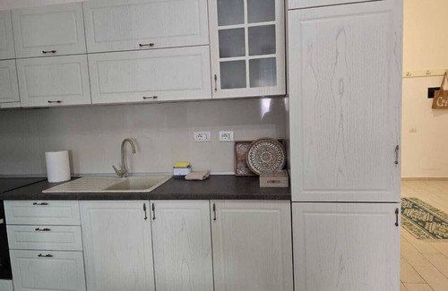 Tirana Apartment | Top Location! Modern 1-bedroom apartment in vibrant Tirana with WiFi & AC