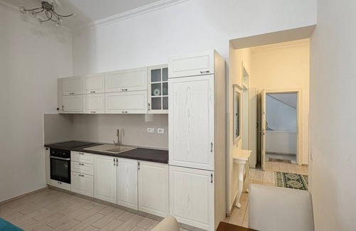Tirana Apartment | Top Location! Modern 1-bedroom apartment in vibrant Tirana with WiFi & AC