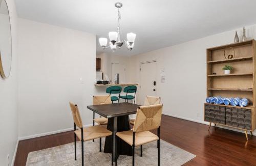 South Scottsdale House | Top-notch 2br Spacious Condo With Shared Pool