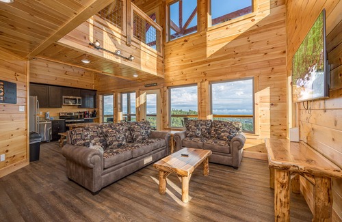 Gatlinburg - Pigeon Forge Cabin | Top O' the Mornin": 3 BR w/hot tub, views & game room fun awaits!
