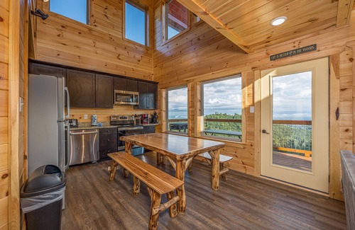 Gatlinburg - Pigeon Forge Cabin | Top O' the Mornin": 3 BR w/hot tub, views & game room fun awaits!