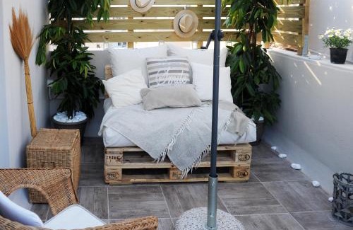 Exarhia Apartment | Top of the city Central studio with Acropolis View