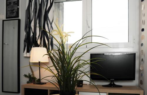 Exarhia Apartment | Top of the city Central studio with Acropolis View
