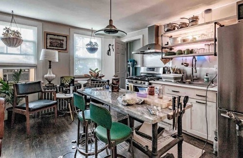 West Bayside Apartment | Top of the Old Port/East Bayside1 BR Free Parking