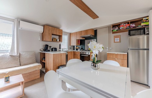 Gastes House | Top-of-the-range mobile home under the Landes pines. 3 bedrooms, 2 shower rooms, LV, LL.