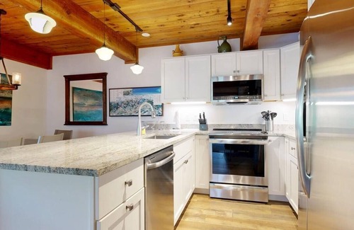 Snowmass Village Condo | Top of the Village - Slope 207