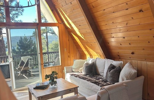 Fawnskin Cabin | TOP RATED - Big Bear Stargazer Cabin with Hot Tub