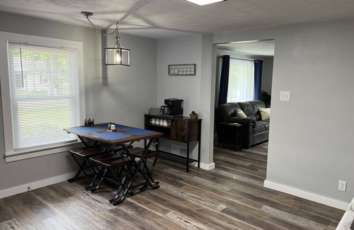 Muncie House | Top-Rated Guest Favorite- Near Ball State & IU Hospital October Specials